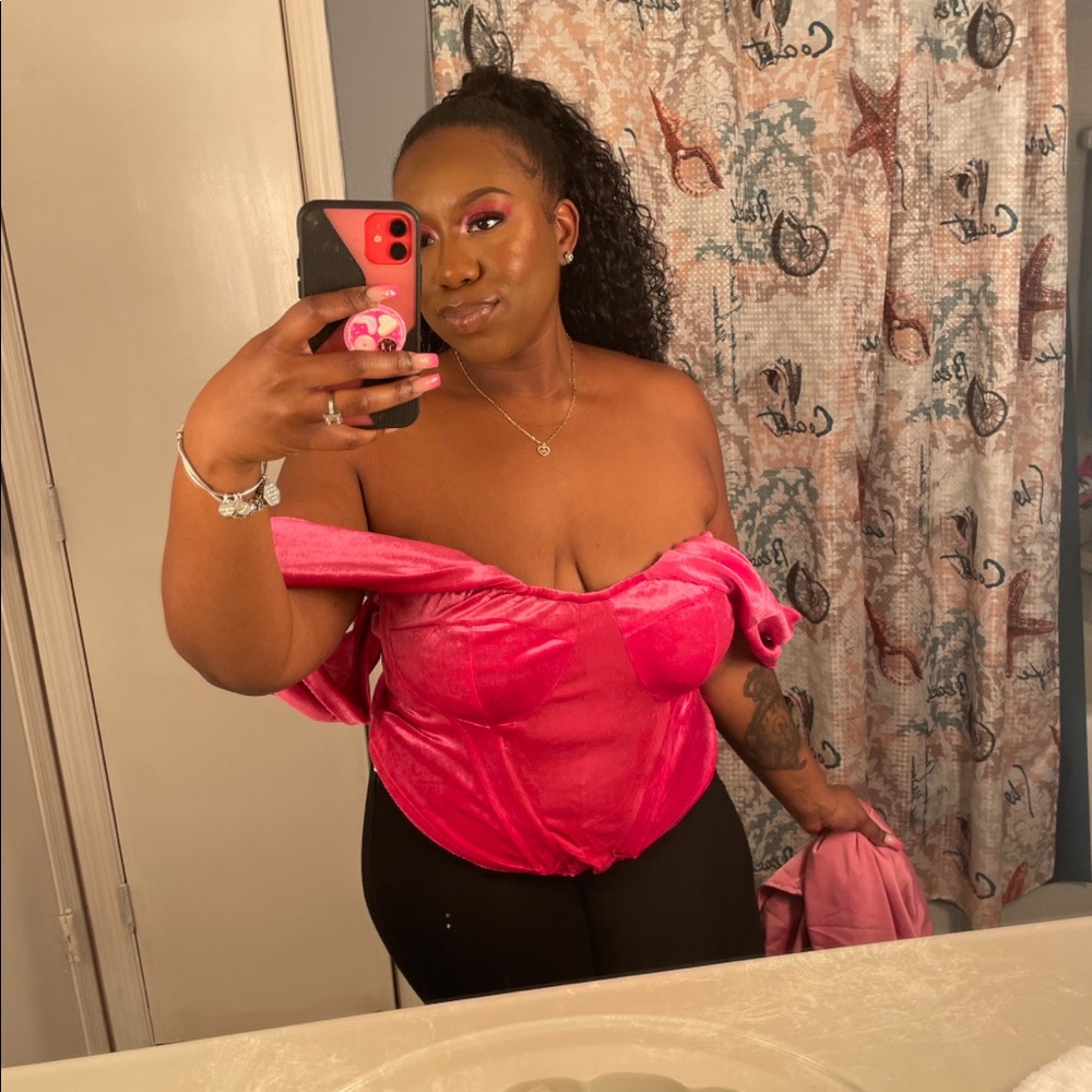 Plus fuchsia Bardot velvet corset too PRETTYLITTLETHING